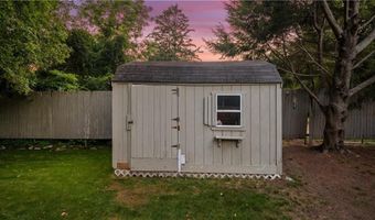 36 Stony Ln, North Kingstown, RI 02852