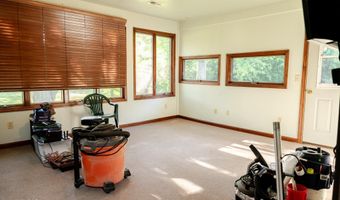 303 N Hudson Ave, Aurora, MO 65605