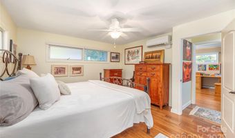 24 Woodcrest Rd, Asheville, NC 28804