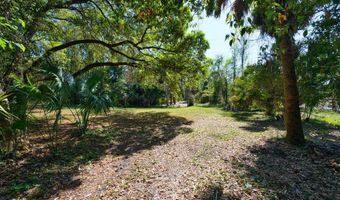 254 8th St, Apalachicola, FL 32320