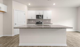 950 Misty Creek Dr, Aberdeen, NC 28315