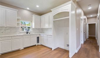 303 E 4th St, Alice, TX 78332