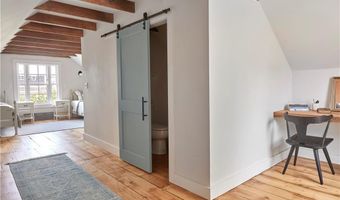 44 State St 2, Bristol, RI 02809