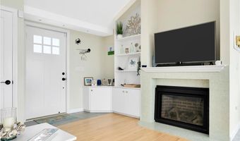 10 Calef Ave, Narragansett, RI 02882