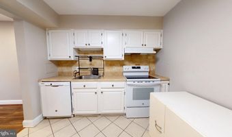 951 S ROLFE St 1, Arlington, VA 22204