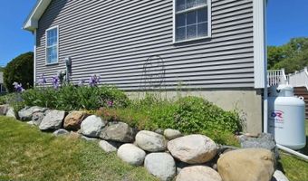 93 Streamside Ln, Bangor, ME 04401