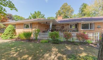 916 Hillcrest Dr, Adrian, MI 49221
