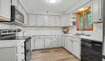 2416 Maplewood Dr, Asbury, IA 52002