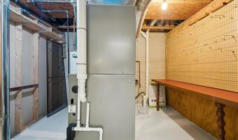 1108 2nd St SW, Dyersville, IA 52040