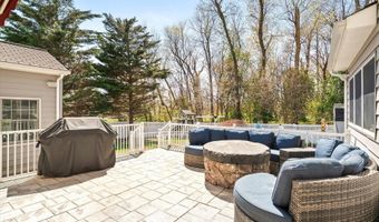 4 Twain Dr, Allentown, NJ 08501