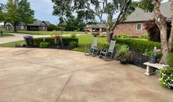 2210 Lakewood Dr, Chickasha, OK 73018