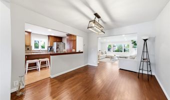 12 S Bay Ave, Amityville, NY 11701