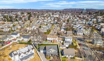 15 Foxcroft Rd, Albertson, NY 11507