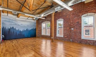 77 Elm St 302, Amesbury, MA 01913