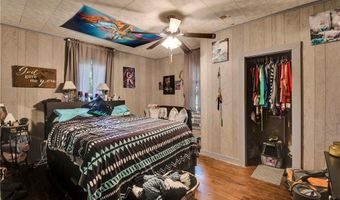 118 7th St, Baldwin City, KS 66006