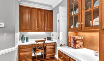 924 Woodcrest Way, Anderson, IN 46012