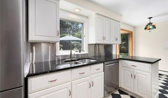 34 Terrace Dr, East Greenwich, RI 02818