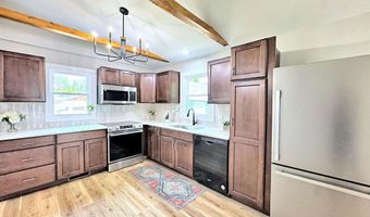 1520 N VIOLA St, Appleton, WI 54915