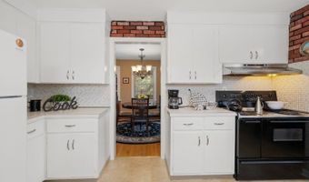 71 Reservoir Ave, Andover, NJ 07801