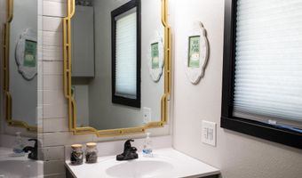 925 S 2nd St, Aberdeen, SD 57401