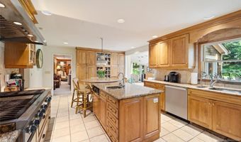 2 Canterbury Ct, Alpine, NJ 07620