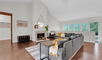 215 Cobblefield Ct, Ballwin, MO 63011