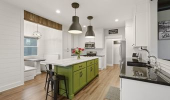 5587 Deer Hollow Rd, Auburn, IN 46706