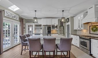 6 Surle Ct, Bayville, NJ 08721