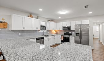 6837 TOM THUMB Dr, Jacksonville, FL 32210