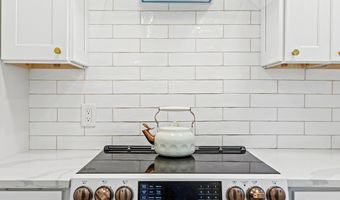 259 Falmouth Rd, Falmouth, ME 04105