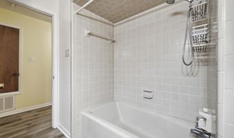 9260 Pinecrest Dr, Biloxi, MS 39532