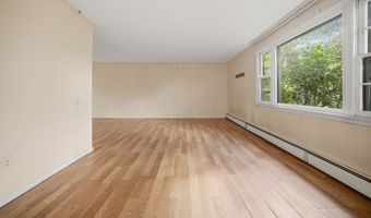 218 Woodland Ave, Bloomfield, CT 06002