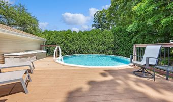 20 Club Ln, Cheshire, CT 06410