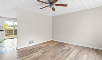 4 Ellsworth St, Warwick, RI 02886