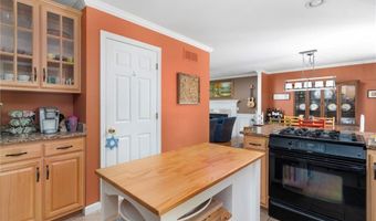 16 Taylor Ln, Warwick, RI 02886