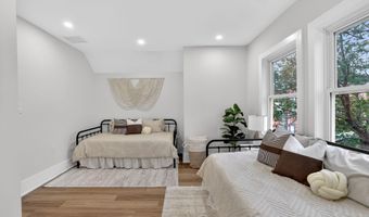 907 LAWRENCE St NE, Washington, DC 20017