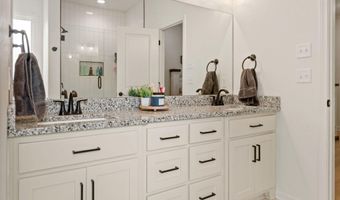 18508 Parkway Pines Dr, Bauxite, AR 72011