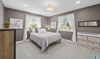 48156 268th St, Brandon, SD 57005