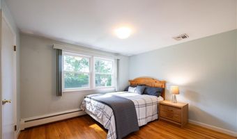 122 Belvedere Dr, Cranston, RI 02920