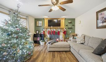 208 13th St SW, Altoona, IA 50009