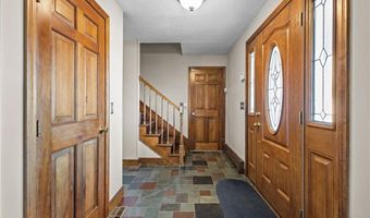 4 Karen Ln, Bristol, RI 02809