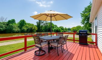 38717 N Lake St, Antioch, IL 60002