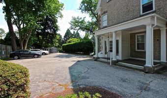 1 Oakwood Ter 7, Newport, RI 02840