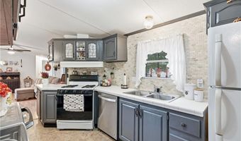 7 Kelly Ln, Coventry, RI 02816