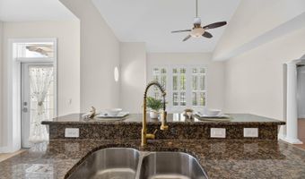 123 Aberdeen Pond Dr, Apollo Beach, FL 33572