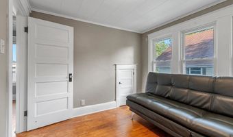 1212 N LEMINWAH St, Appleton, WI 54911