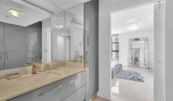 20515 E Country Club Dr 2048, Aventura, FL 33180