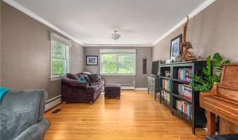 33 Wilbur Rd, Lincoln, RI 02865