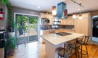 51 Aspen Cir, Albany, NY 12208