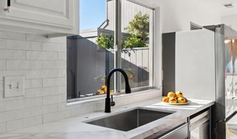 1034 Trellis Ln, Alameda, CA 94502